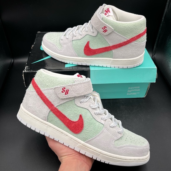 Size 11 - Nike SB Dunk Mid White Widow 2018